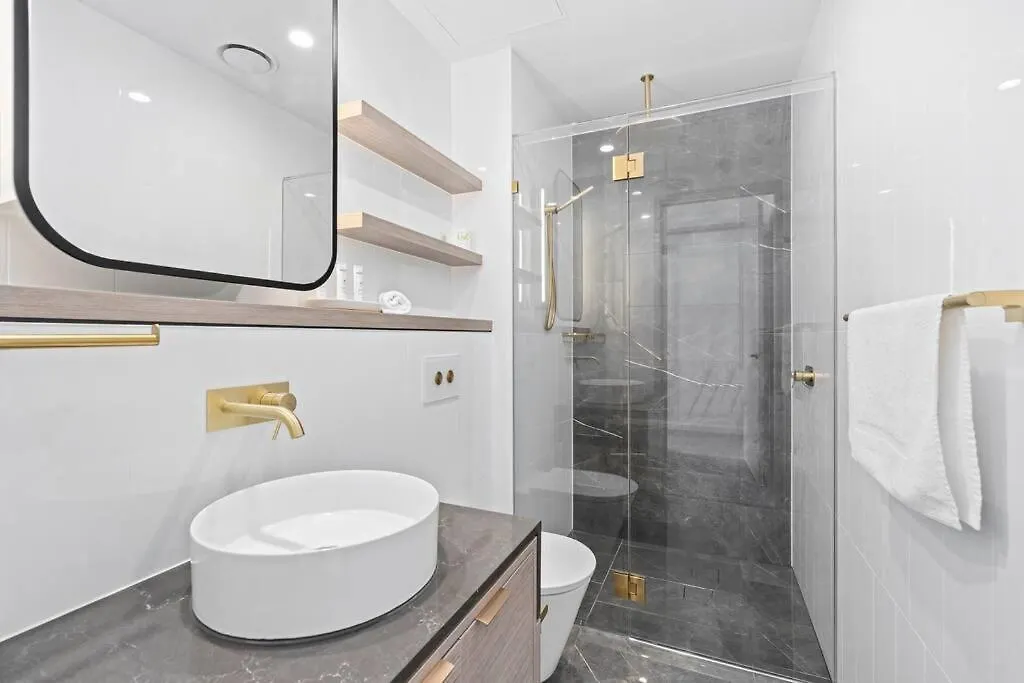 Luxe Canal View Apt In Surfers Steps From The Sea Gold Coast Australien