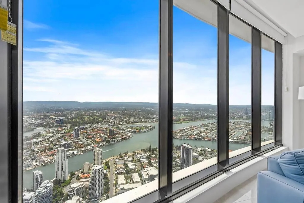 Luxe Canal View Apt In Surfers Steps From The Sea Gold Coast Apartment