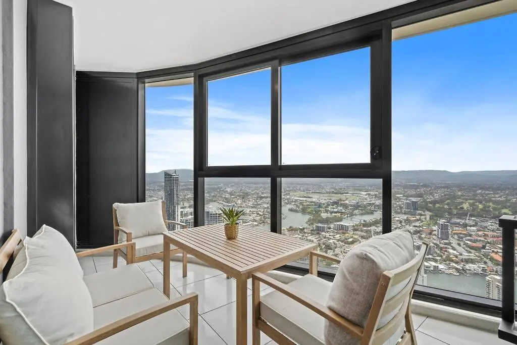 Apartment Luxe Canal View Apt In Surfers Steps From The Sea Gold Coast Australien