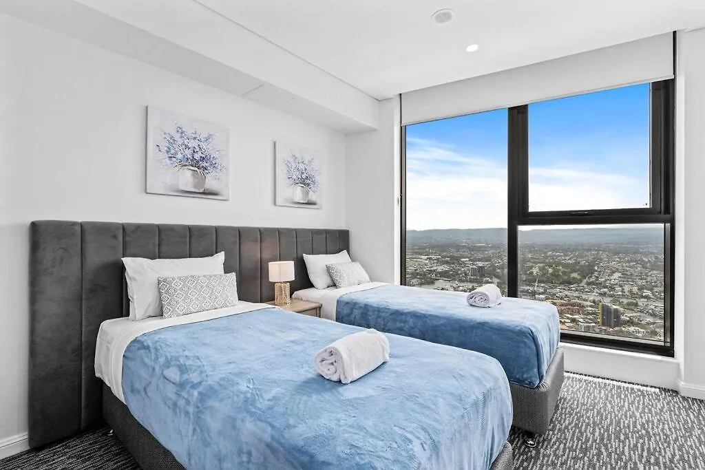 Luxe Canal View Apt In Surfers Steps From The Sea Gold Coast